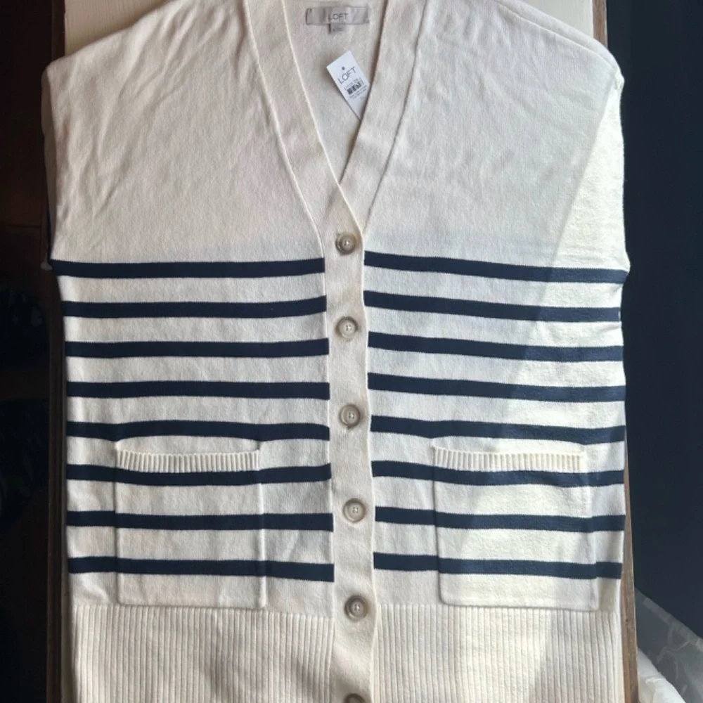 NWT LOFT XL White Navy Striped V-neck Women’s Cardigan Buttons Front Pockets - Picture 3 of 7